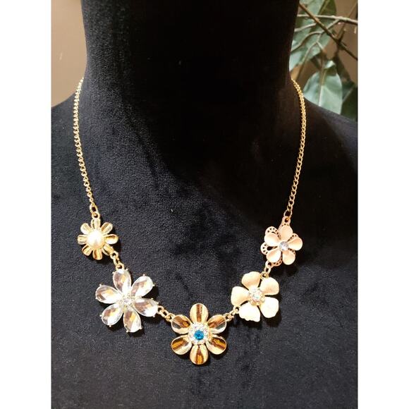 Womens Vintage Enamel Flower Crystal Rhinestones Necklace with Lobster Clasp - Picture 1 of 6